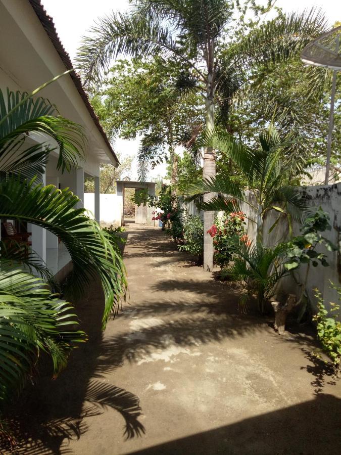 Ani Bungalows Джили Трауанган Екстериор снимка